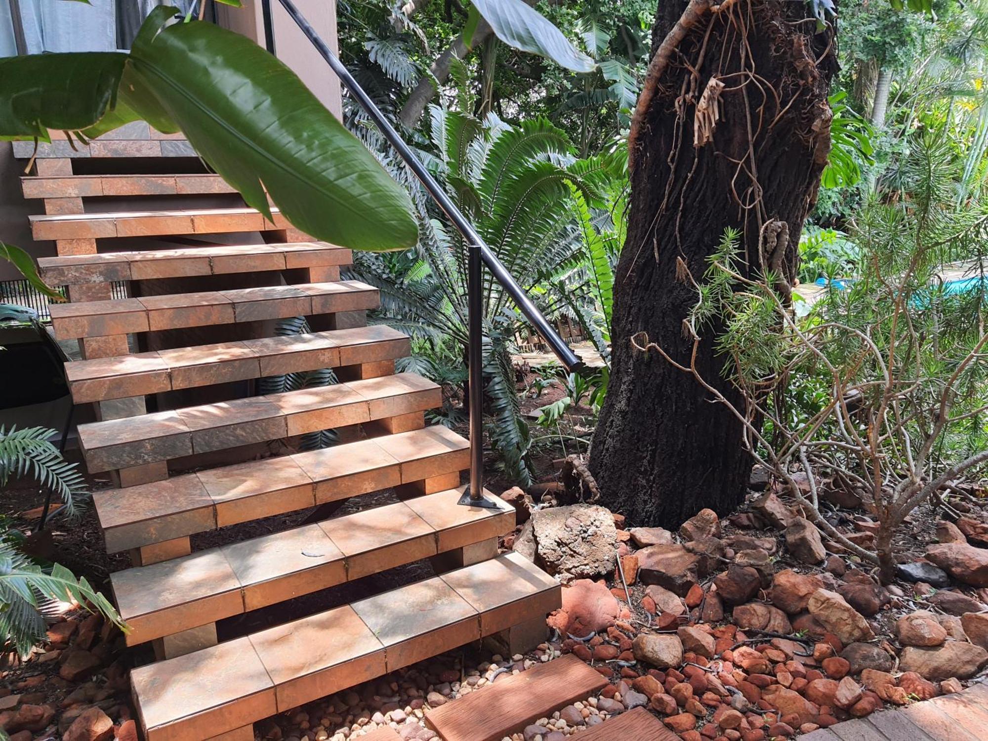The Crooked Forest Pretoria-Noord エクステリア 写真