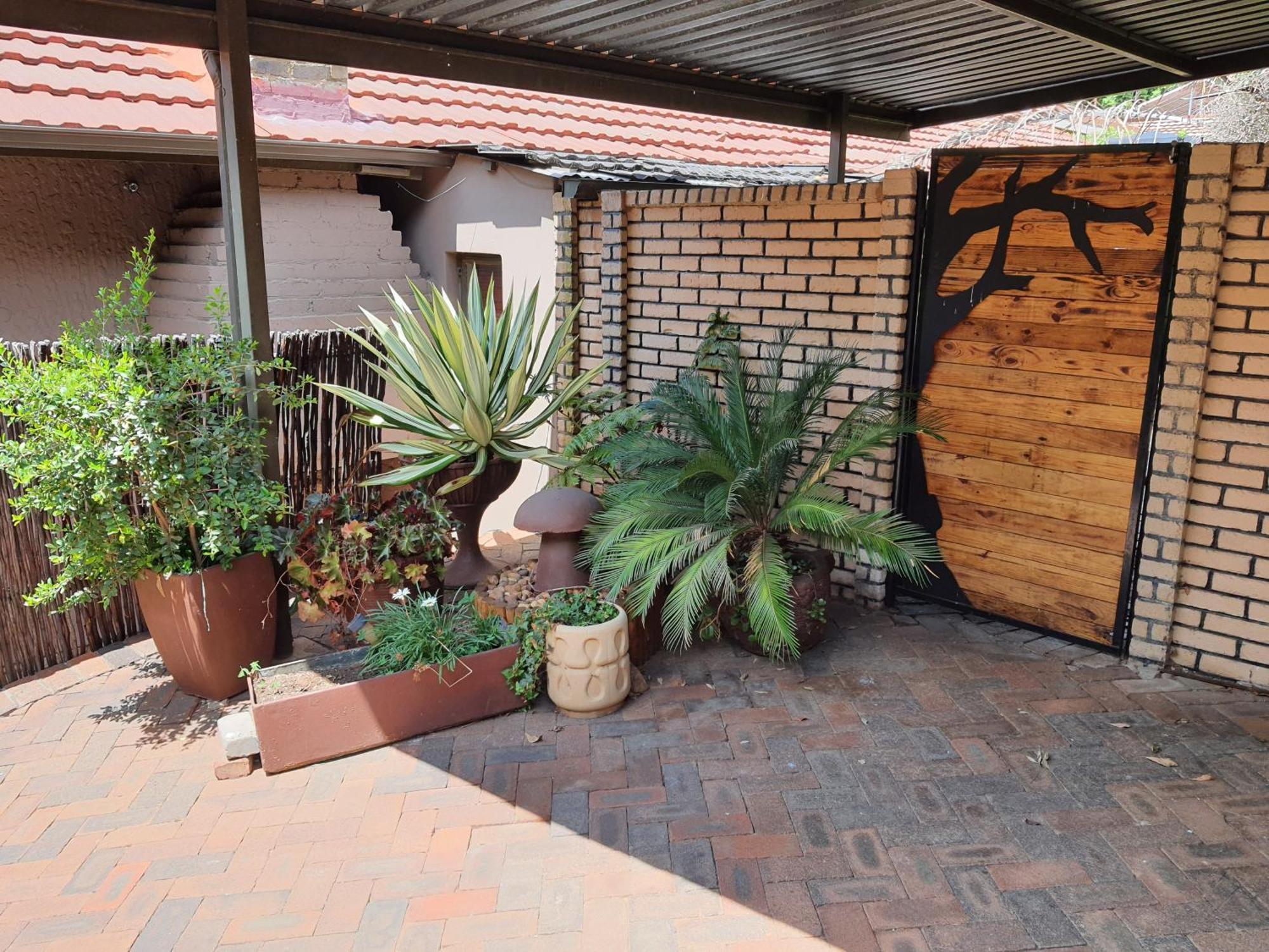 The Crooked Forest Pretoria-Noord エクステリア 写真