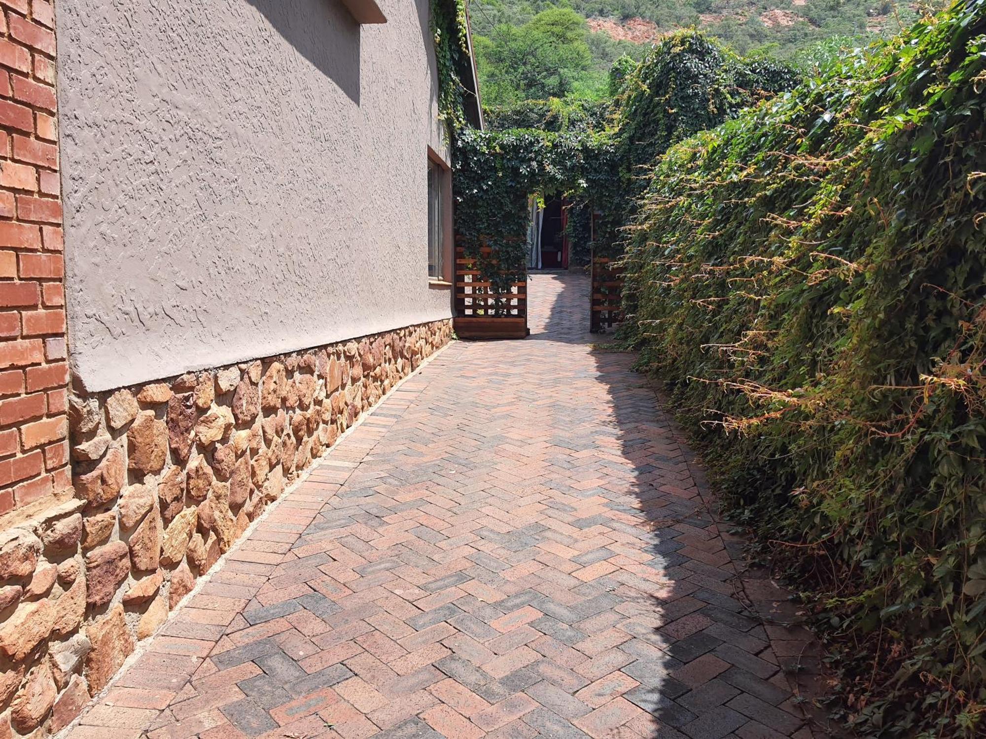 The Crooked Forest Pretoria-Noord エクステリア 写真