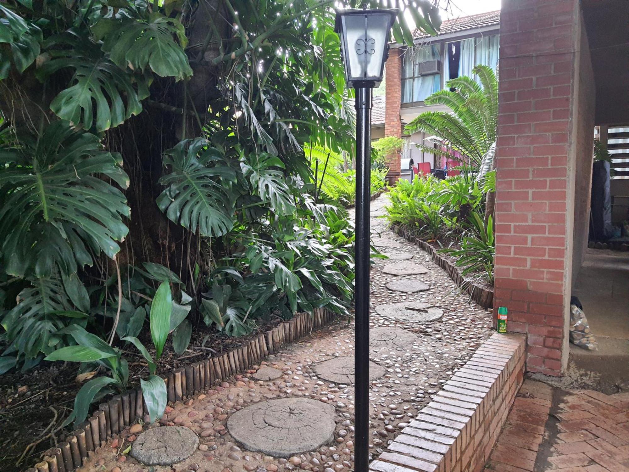 The Crooked Forest Pretoria-Noord エクステリア 写真